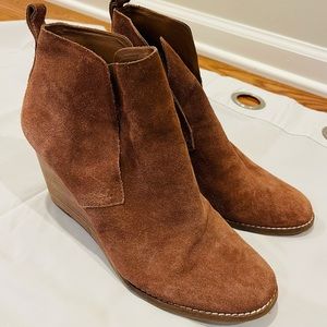 Lucky Suede Wedge Boots Sz 11